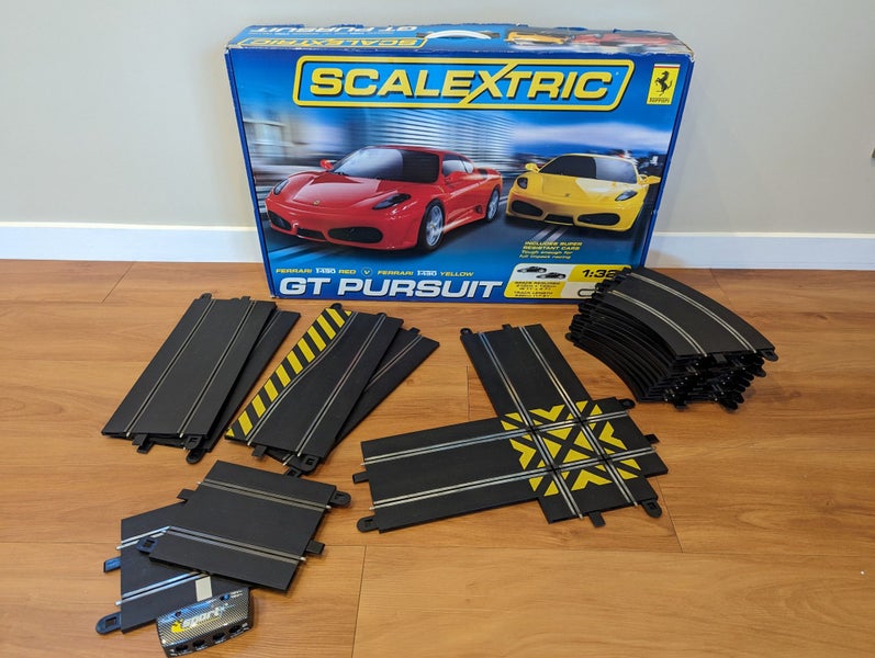 Scalextric Box Set - Ferrari GT Pursuit Carousel 1