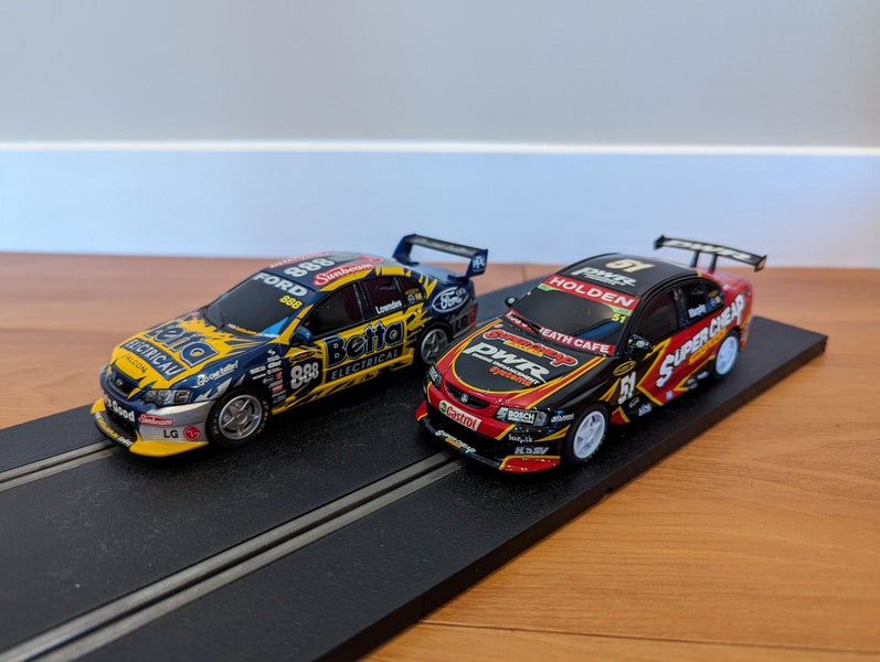 Scalextric Box Set - V8 Supercars Supercheap Auto 1000 Carousel 3