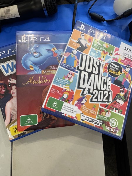 Playstayion 4 PS4 x2, three controllers, three PS4 games, virtual bundle Carousel 2