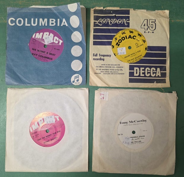 31x New Zealand groups Lot 5 Carousel 1