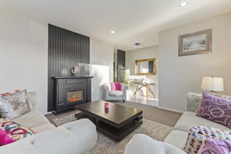 Space, Style & a Prime Location64704377711617112