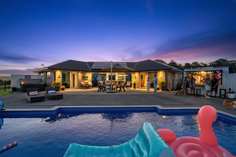 Let me entertain you64704764042883110