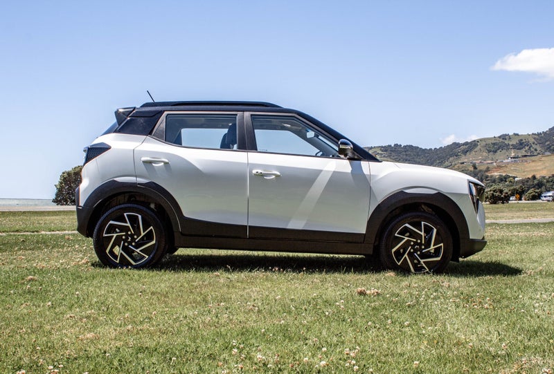 2025 Mahindra XUV 3XO Ax7l 1.2PT/6AT64704956022147111