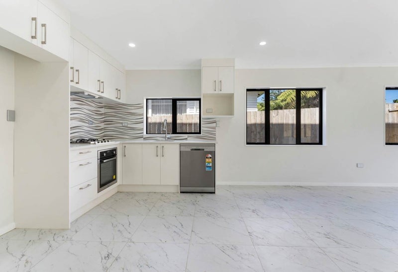 Papatoetoe, 3 bedrooms64705060135043111