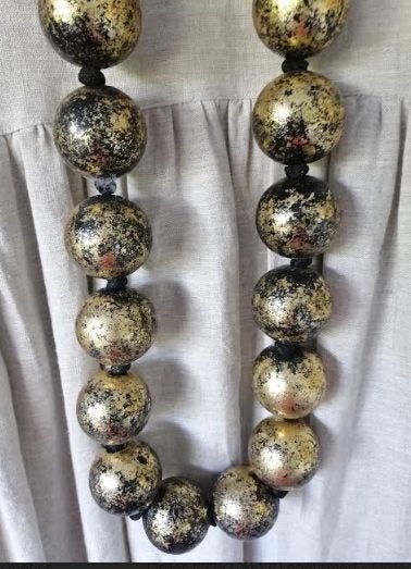 STUNNING OVERSIZED BEAD NECKLACE - Must see!!!! Carousel 1