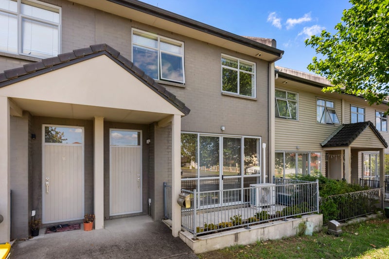 Flat Bush, 3 bedrooms64705253573251110