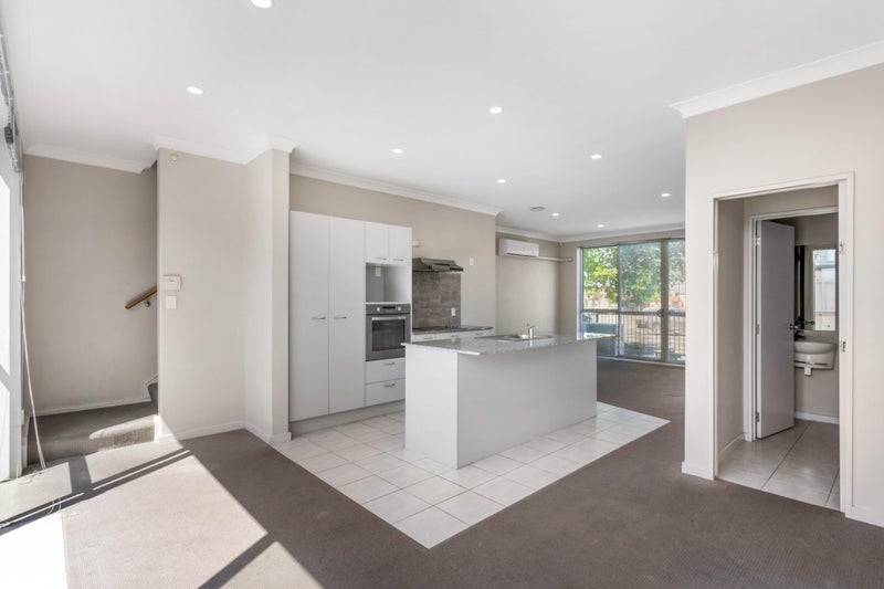 Flat Bush, 3 bedrooms64705253573251111