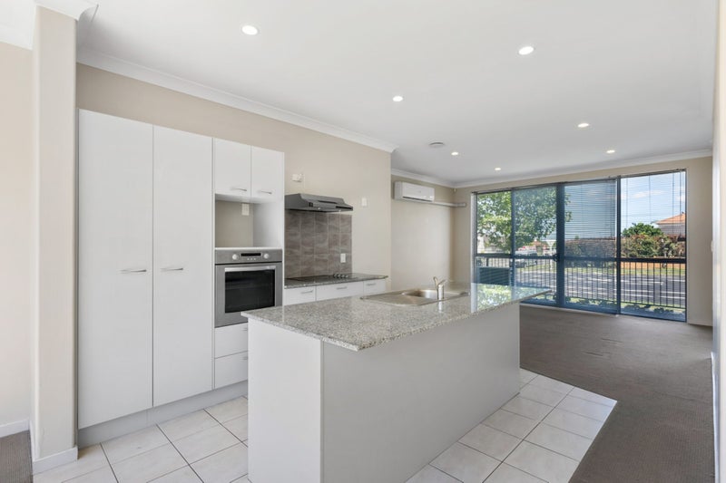 Flat Bush, 3 bedrooms64705253573251112