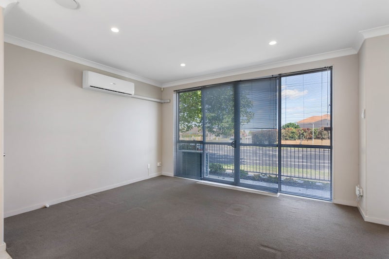 Flat Bush, 3 bedrooms64705253573251113