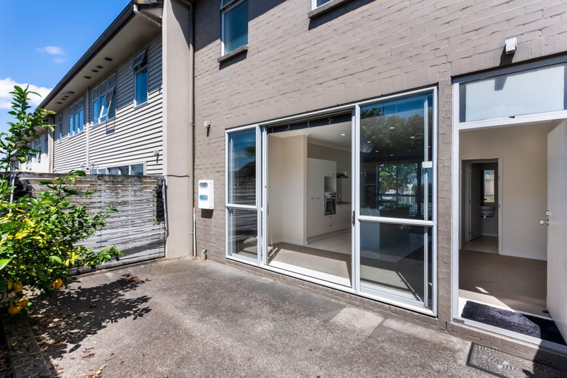 Flat Bush, 3 bedrooms64705253573251114