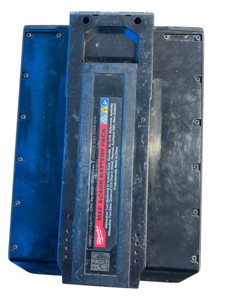 MILWAUKEE BATTERY PACK - TOOLS Carousel 1