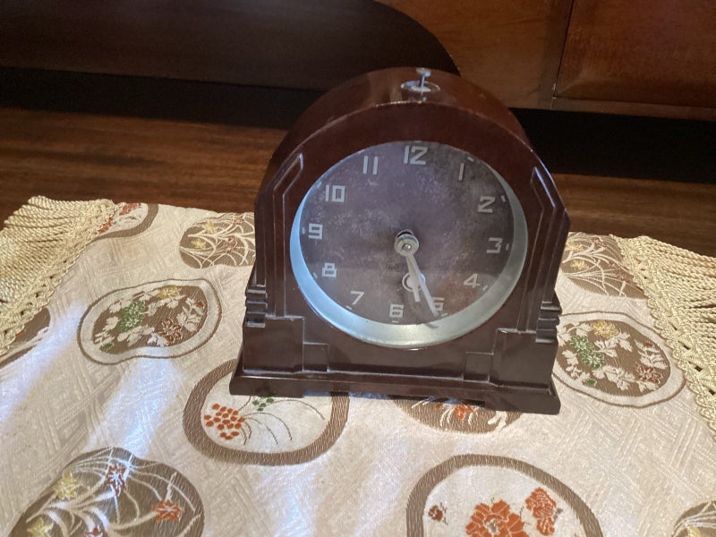 Art Deco mantel clock Bakelite runs well Carousel 1