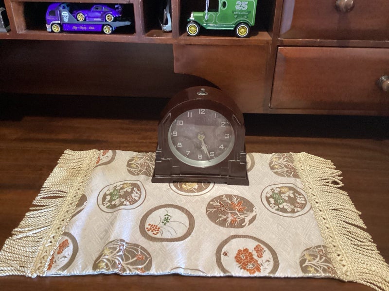 Art Deco mantel clock Bakelite runs well Carousel 7