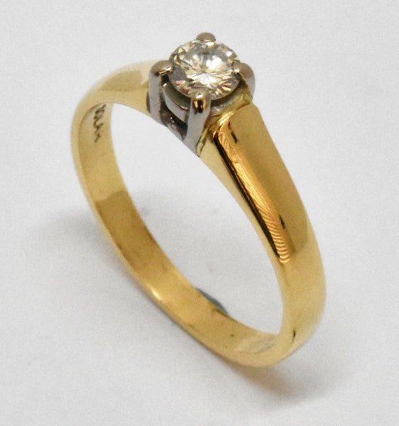 $5,500 18CT YG DIAMOND SOLITAIRE RING #A2147344-1 Carousel 1