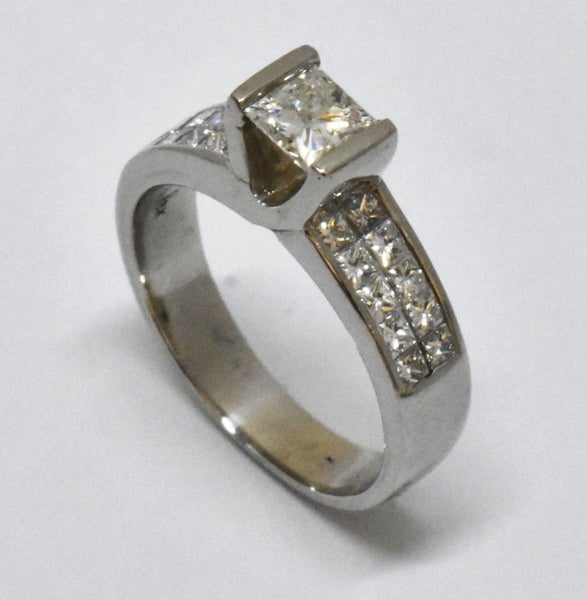 $9,400 18CT WG DIAMOND ENGAGEMENT RING #B21125398-3 Carousel 1