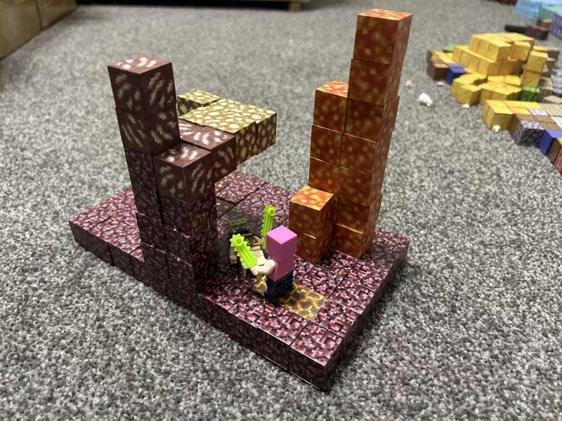 94 x block Magnetic Blocks + 2 Minifigure Carousel 1