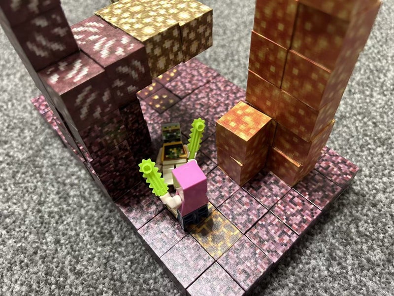 94 x block Magnetic Blocks + 2 Minifigure Carousel 4