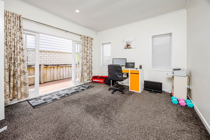 Manurewa, 4 bedrooms64714237042561113