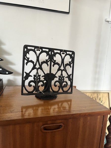 Caste iron stand. Book , cook book , art . Carousel 3