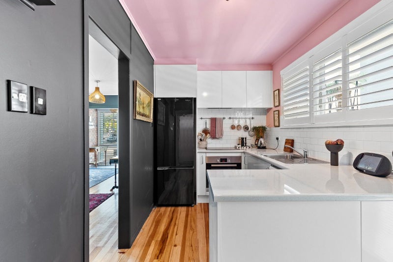 Point Chevalier, 2 bedrooms64714637303170111