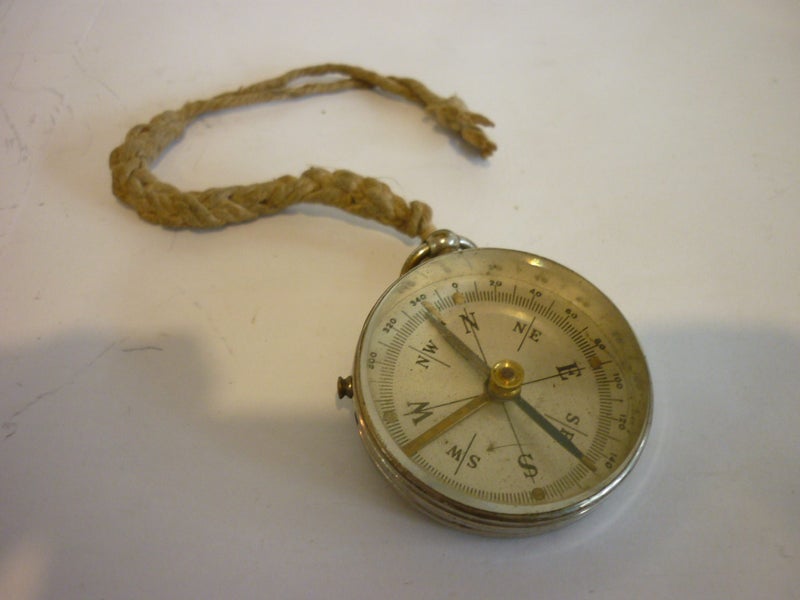 POCKET COMPASS. QUALITY GERMAN MADE Carousel 1