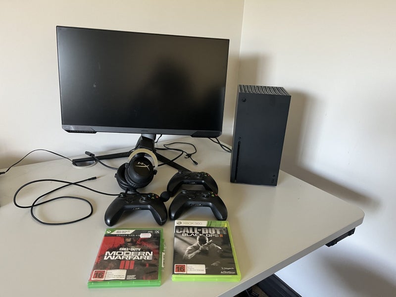 Xbox X - screen & accessories64715278104323111