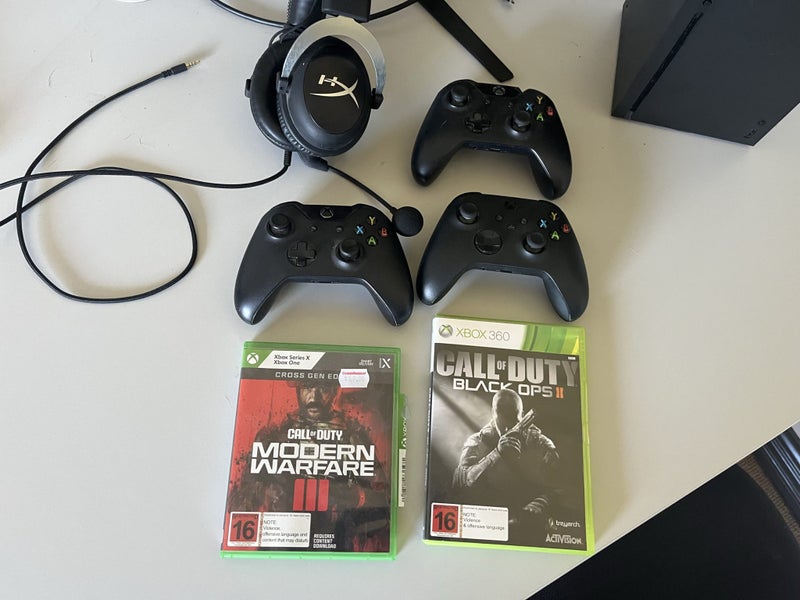 Xbox X - screen & accessories64715278104323112