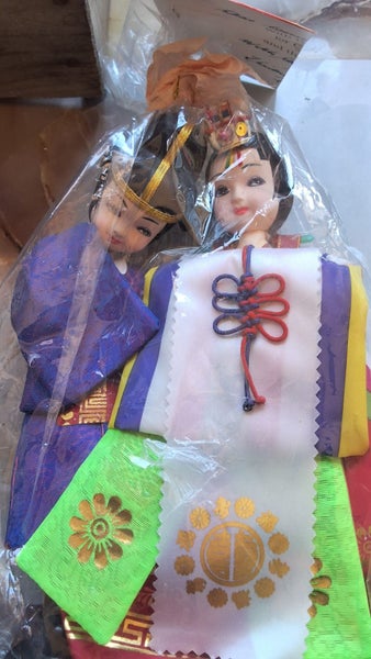 Two Korean dolls, in hanbok64725597955203110