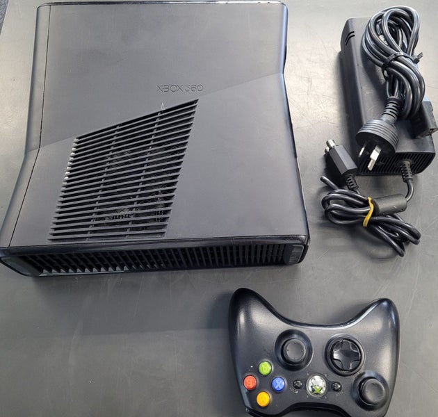 Microsoft Xbox 360 Elite Console Carousel 1