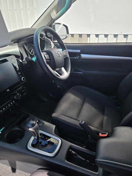 2024 Toyota Hilux SR5 2.8DT Hybrid 6AT 4WD DCW/...64716429905537114