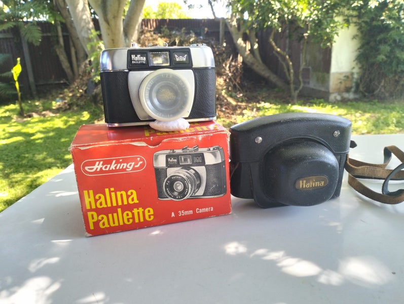 Halina Paulette 35mm SLR camera - Vintage Carousel 1