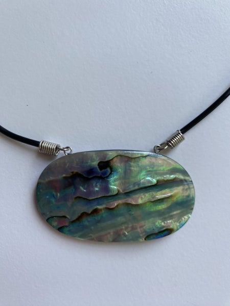 50%off SALE! New Handmade Paua Oval Shape Necklace in Gift Bag Carousel 1