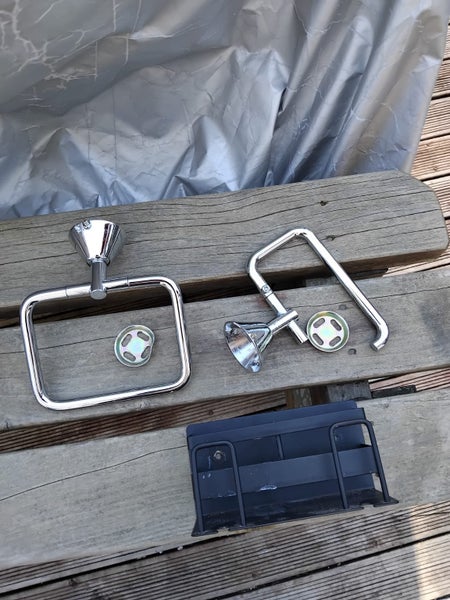 Caroma toilet paper and towel holder Carousel 1