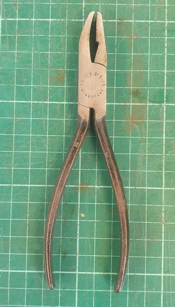 KNIPEX 915-16 GLASS WORKING PLIERS Carousel 1