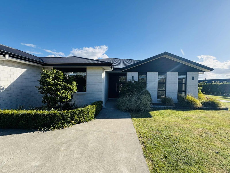 Feilding, 4 bedrooms64718832966401112