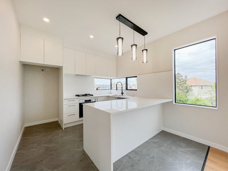 Mount Roskill, 4 bedrooms64718832987650111