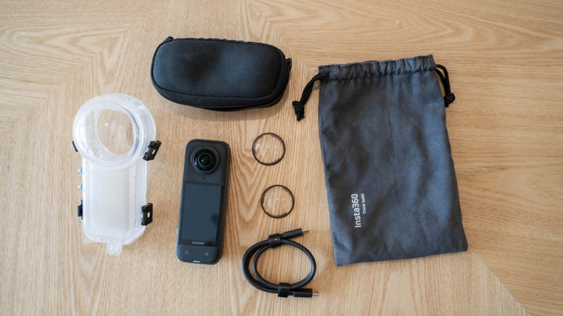 Insta360 X4 with Official Invisible Dive Case Carousel 1