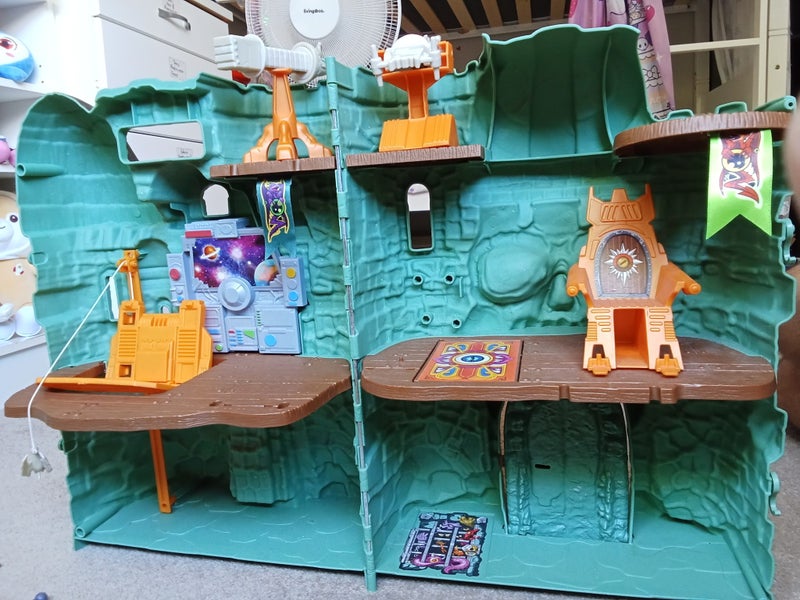 MOTU - Castle GraySkull & Figures64723282631042113
