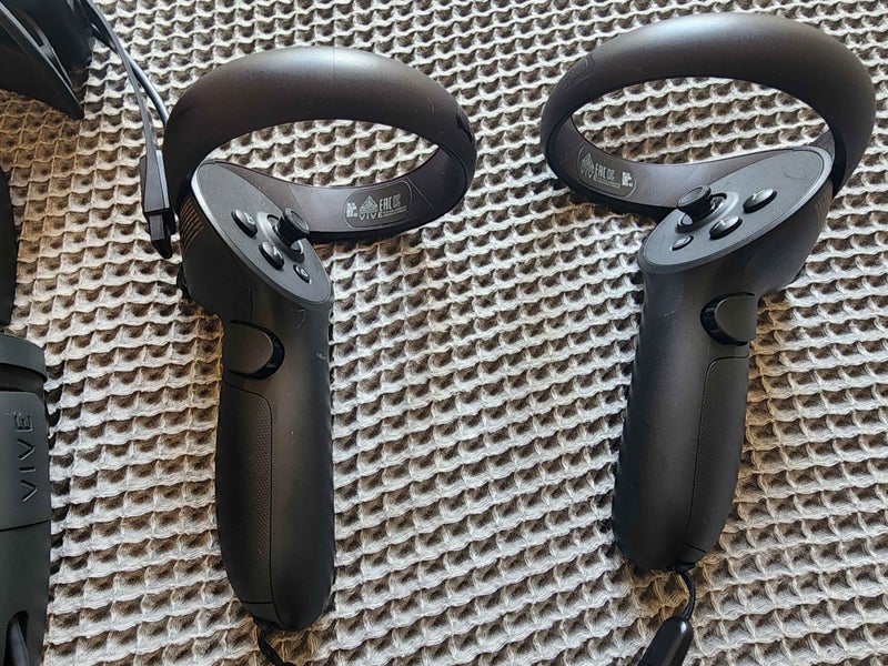HTC Vive XR Elite Headset & Controllers Carousel 4