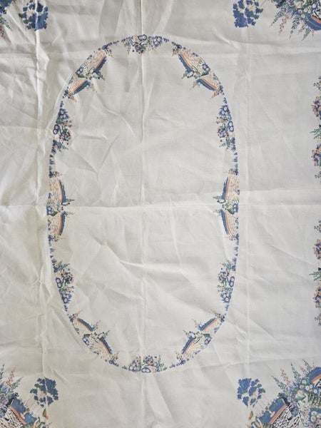 Beautiful vintage linen "Dolly Vardan" tablecloth 160 x 120cm Carousel 12