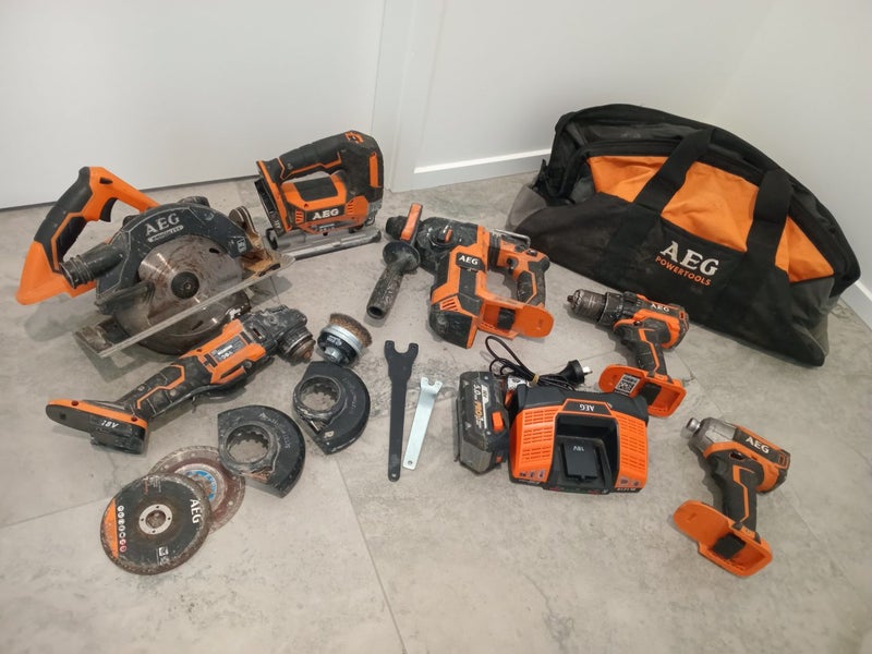 AEG 6 Piece Power Tool Kit Carousel 1