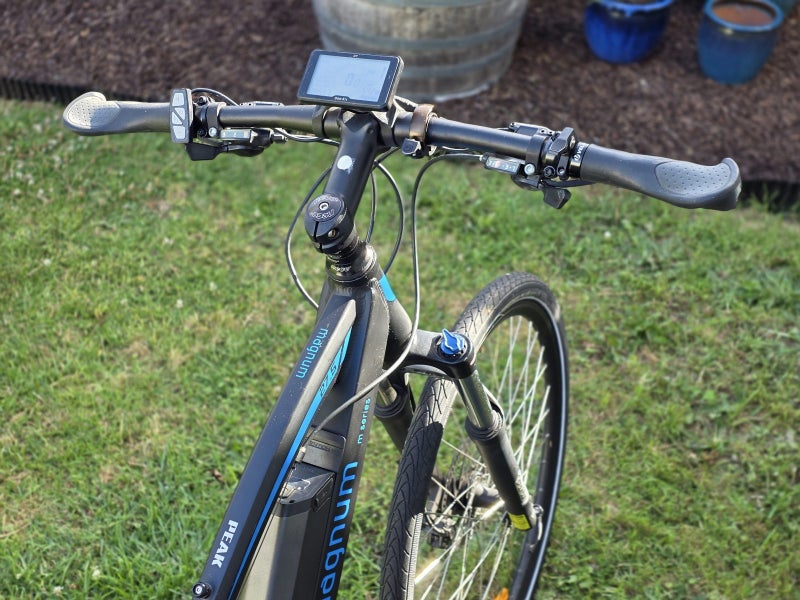 Magnum Peak 27.5 E-Bike (48V) - Only 557km! - Commuter/Trail Ready64728396129027112