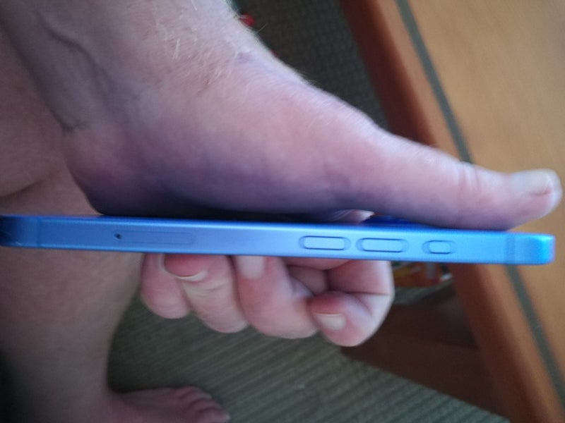 iPhone 16 fours months old very good condition64734427650691112