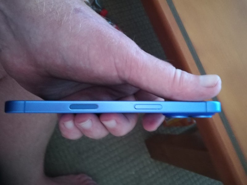 iPhone 16 fours months old very good condition64734427650691114