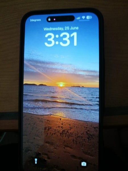 iPhone 16 fours months old very good condition64734427650691113