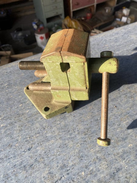 Model Makers Vise Carousel 1