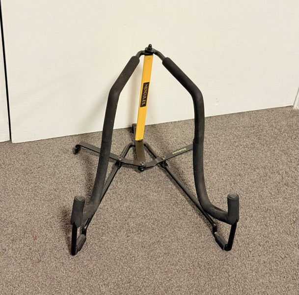 Hercules 05/GS302B Travelite Fold Away Electric Guitar Stand Carousel 1