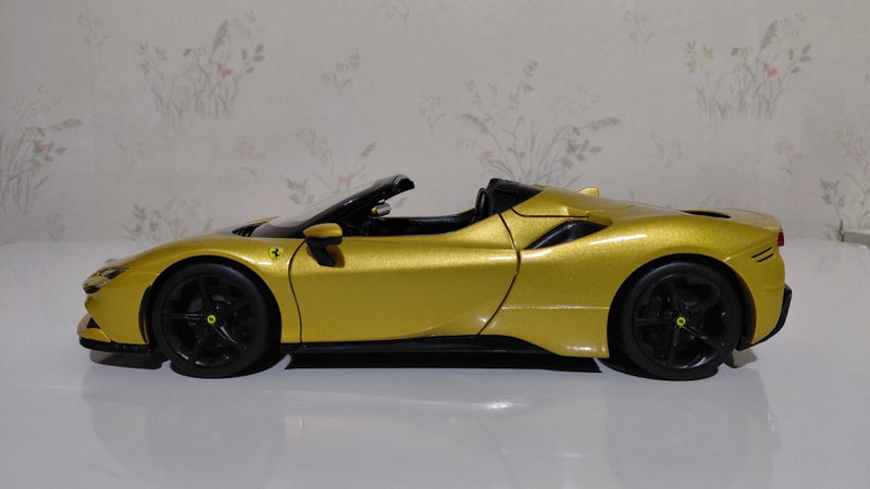 1:18 Ferrari SF90 Spider Carousel 2