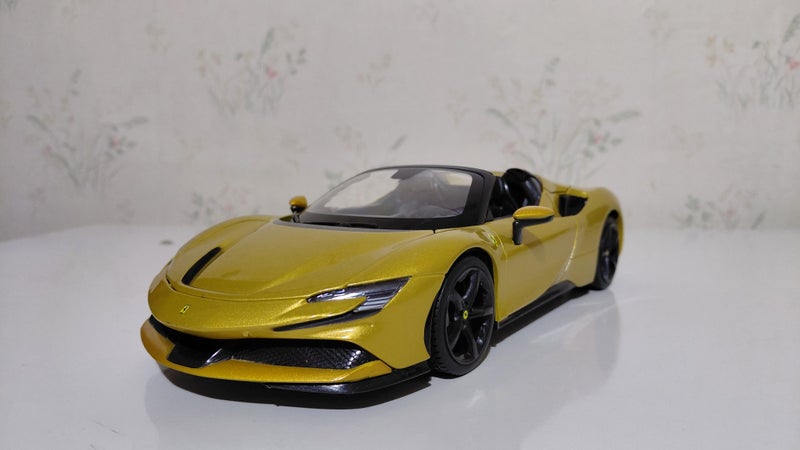 1:18 Ferrari SF90 Spider Carousel 1
