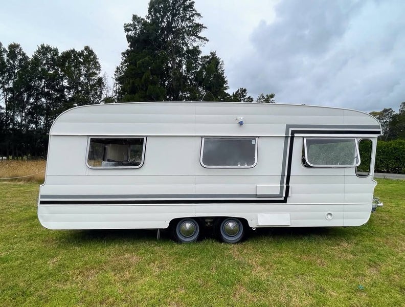 1975 Zephyr Caravan64730378571267111